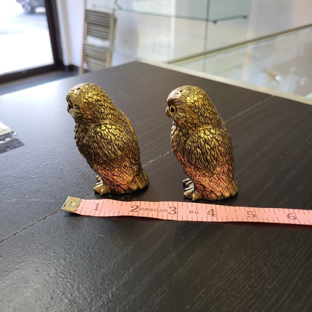 Cast owl salt and pepper shakers